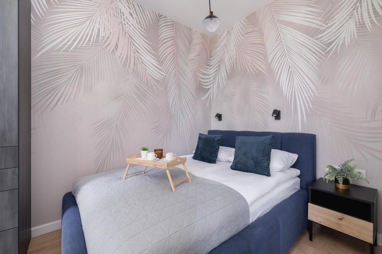 Beautiful Steam Park With Parking Old Town Cracow By Renters Apartament